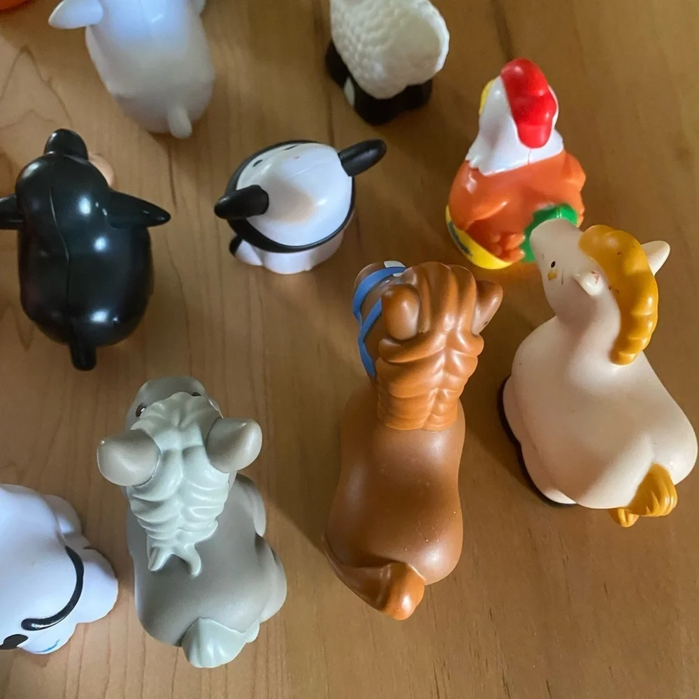 Fisher-Price Little People 14 Piece Set 2 Peekaboo Farm Animals Kids Play Set